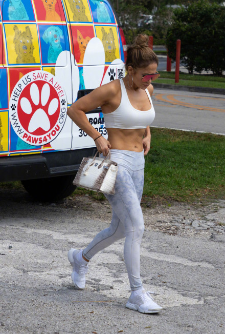 性感健康！Jennifer Lopez去健身房最新街拍极清美图大赏！J. Lo还有不到仨月就50岁了！这身材绝了！！