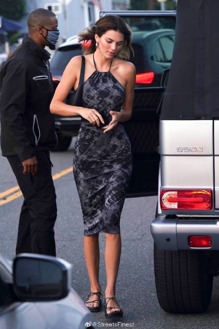 Kendall Jenner近日街拍穿搭 ​-街拍look