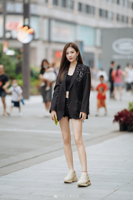 「杭州街拍] 美美的黑色西装LOOK～｜#路人甲街拍# ​​​