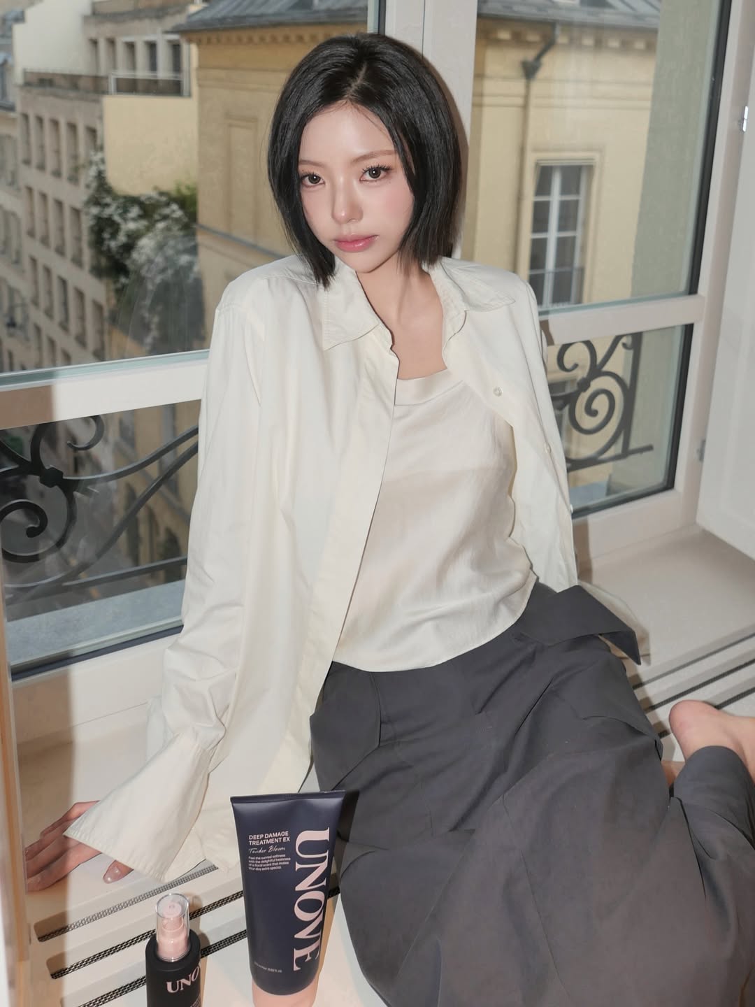 法式窗边的慵懒高级感，绸缎叠穿衬衫尽显温柔