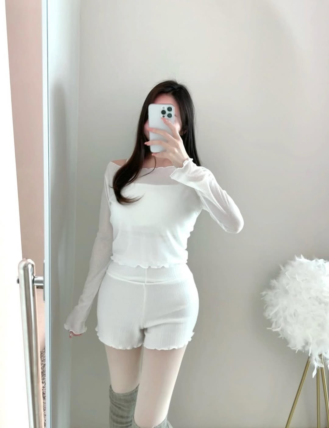 纯白透视感叠穿，打造温柔又撩人的法式奶油风