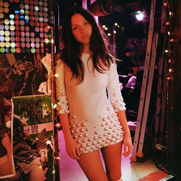 Mod风派对女孩｜珍珠连衣裙的Y2K复古回潮