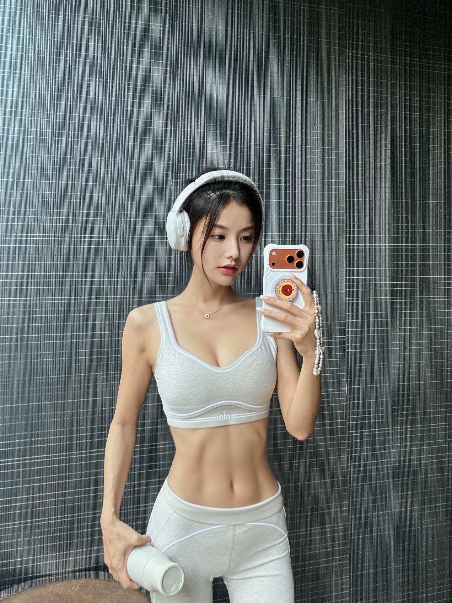 Athleisure健身博主｜灰色运动套装的健康自律感