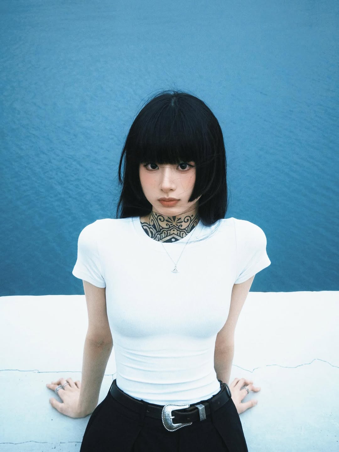 CleanFit朋克女孩｜图腾纹身与黑白极简的冷感张力