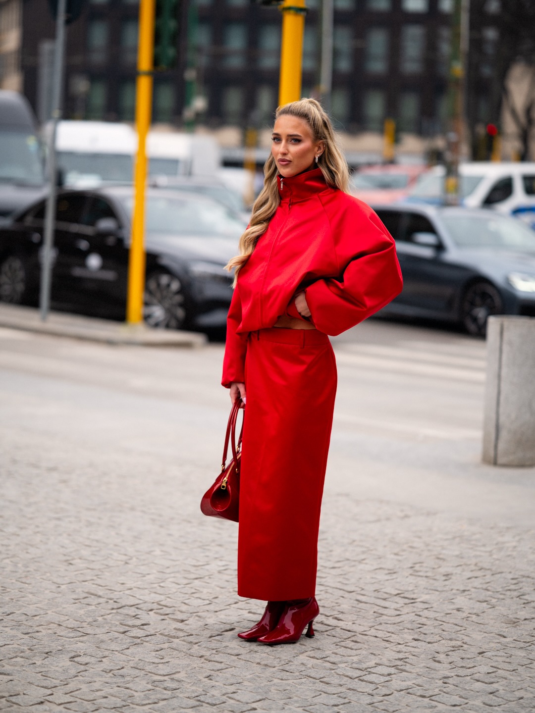 全红Monochrome穿搭｜红色廓形夹克的吸睛气场