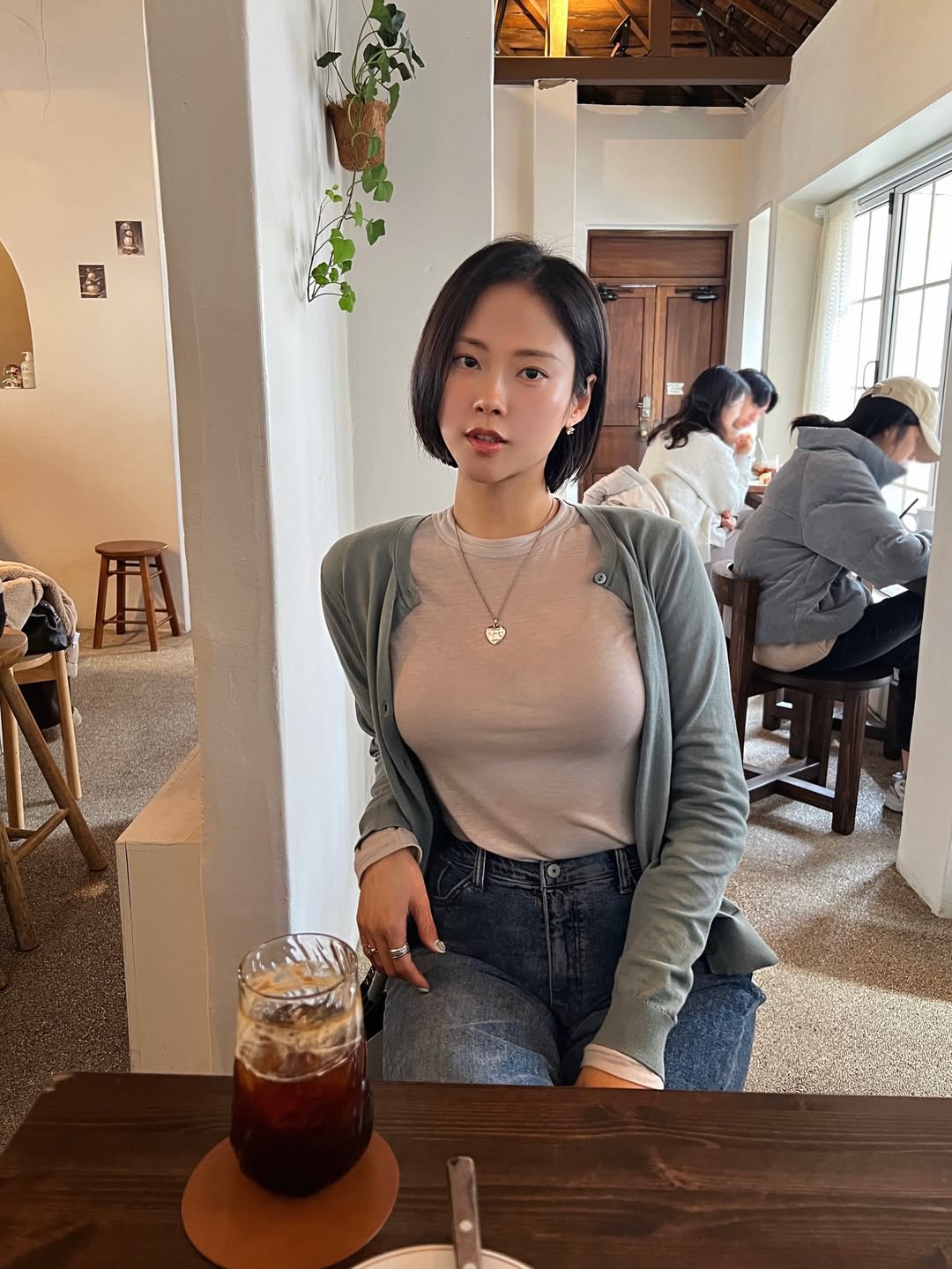 韩系极简温柔风：基础款叠穿，轻松拿捏高级感