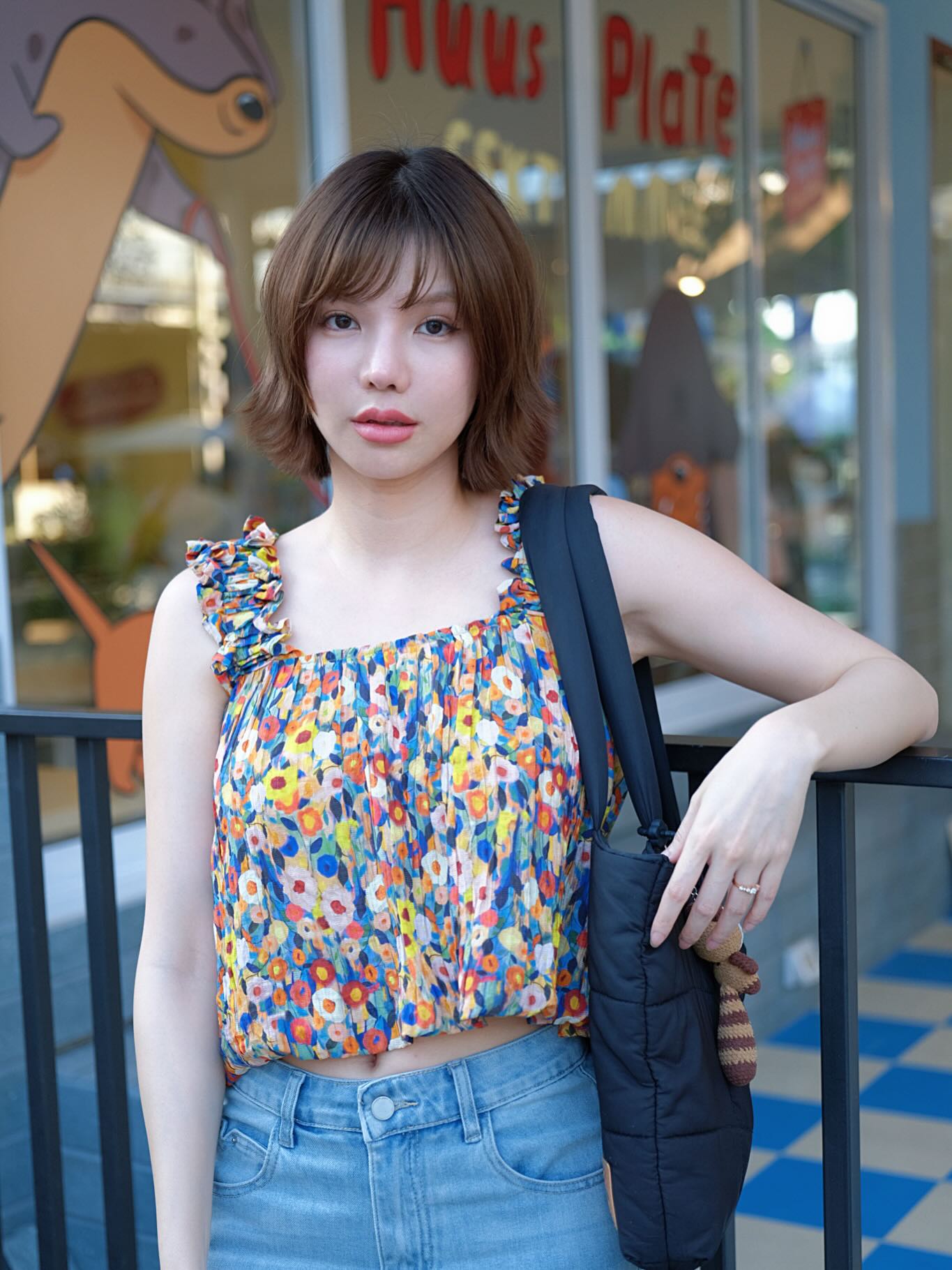 碎花吊带+高腰牛仔裤，夏日活力感一键到位，这颜色组合也太明媚了吧