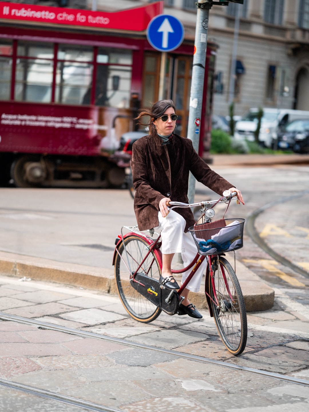 街拍时尚：despi_naka_1777186455_38836420...