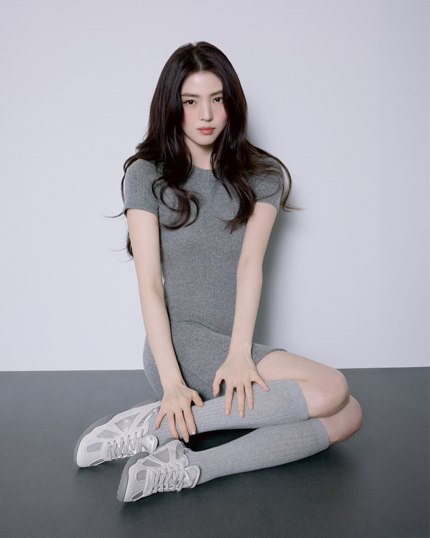 格雷系女神！韩素希针织短裙+长筒袜，慵懒高级感