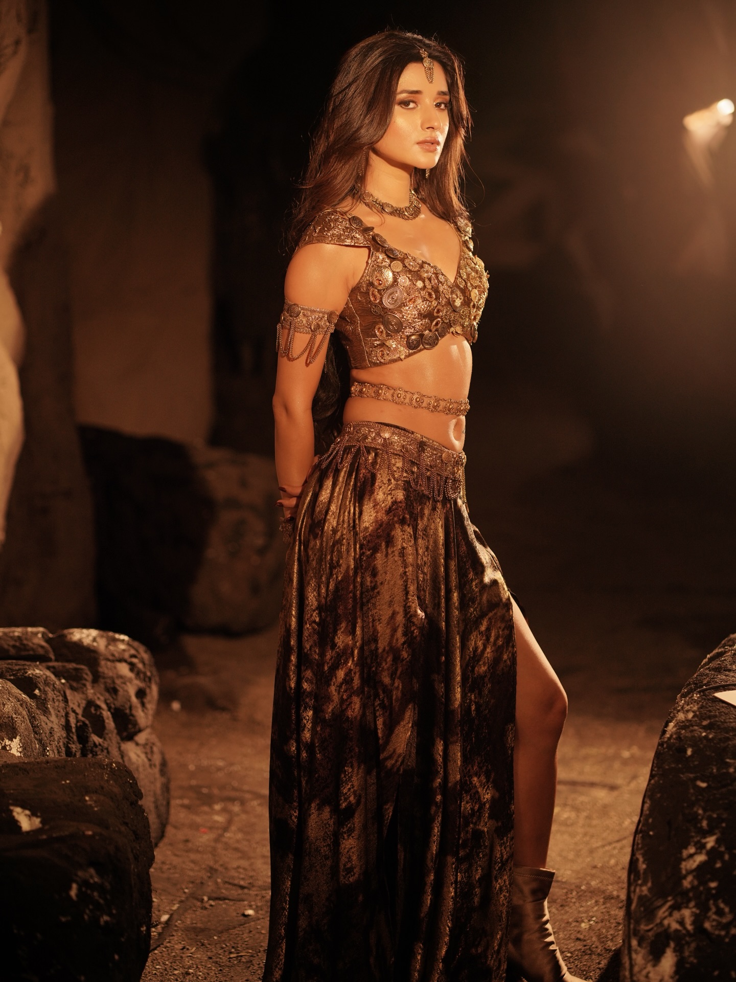 异域战士女王！古铜铠甲太飒了，这气场谁能扛