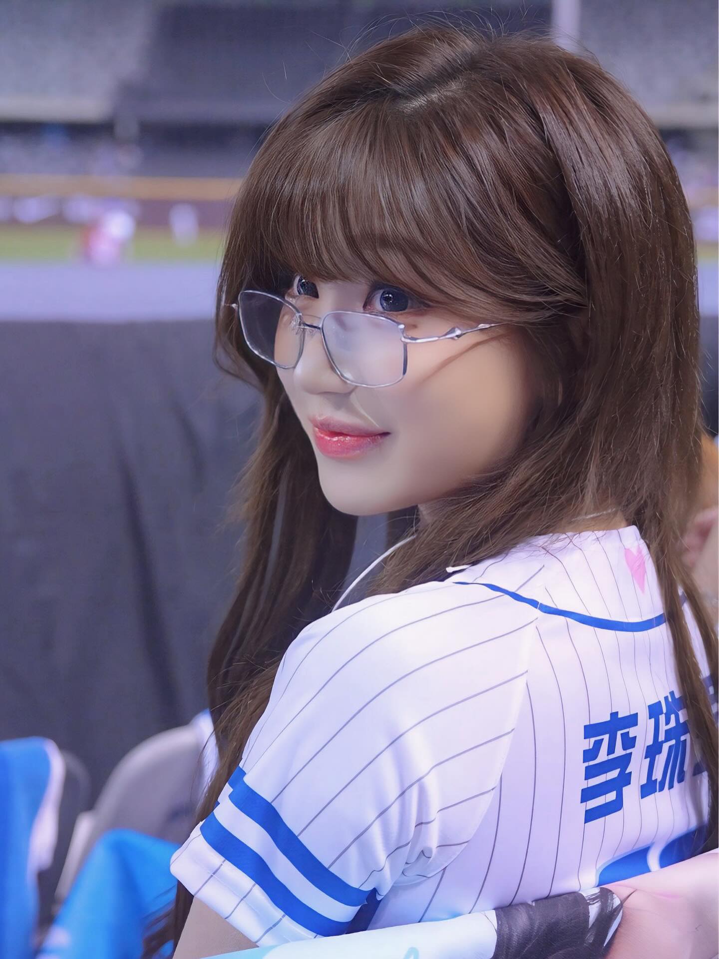 这眼镜一戴，全场初恋脸