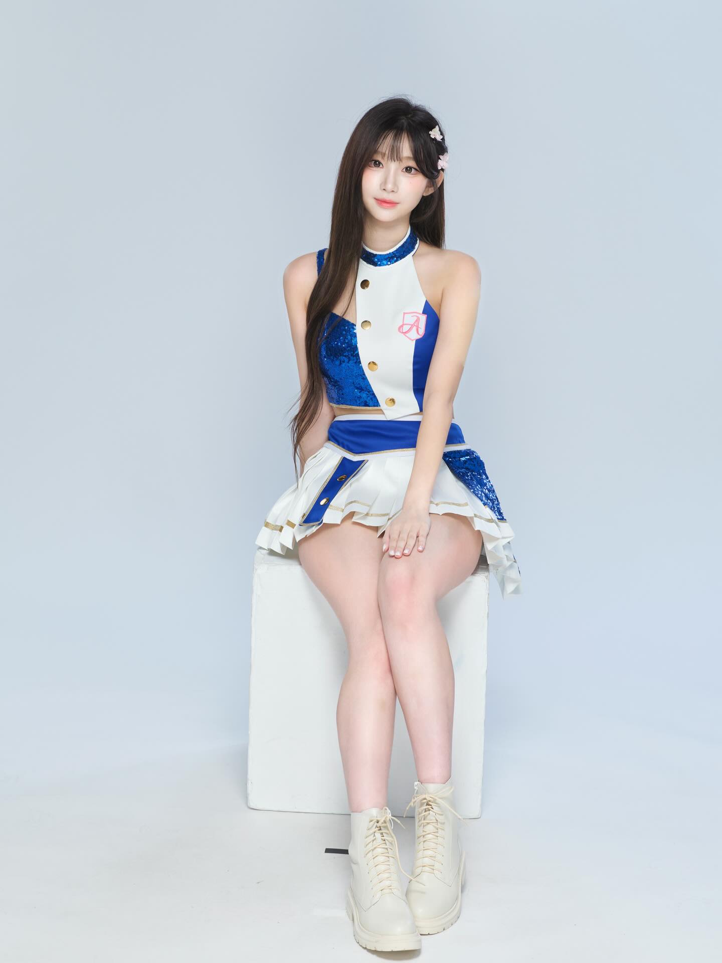 偶像腿精！这裙子短到我心巴上了