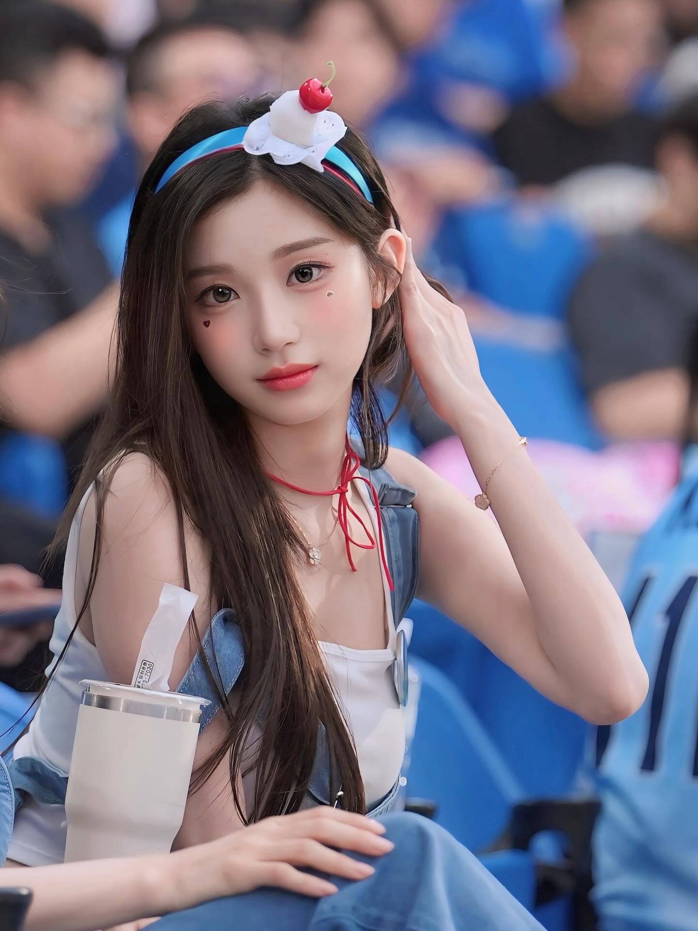 球场惊现樱桃精！这颜值是啦啦队天花板吧