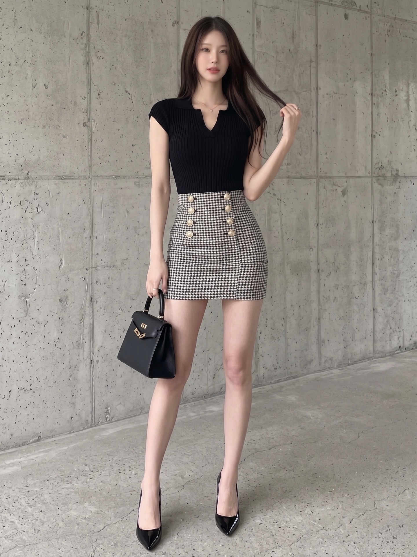 极品知性风！千鸟格金扣短裙配高跟，这身材绝了