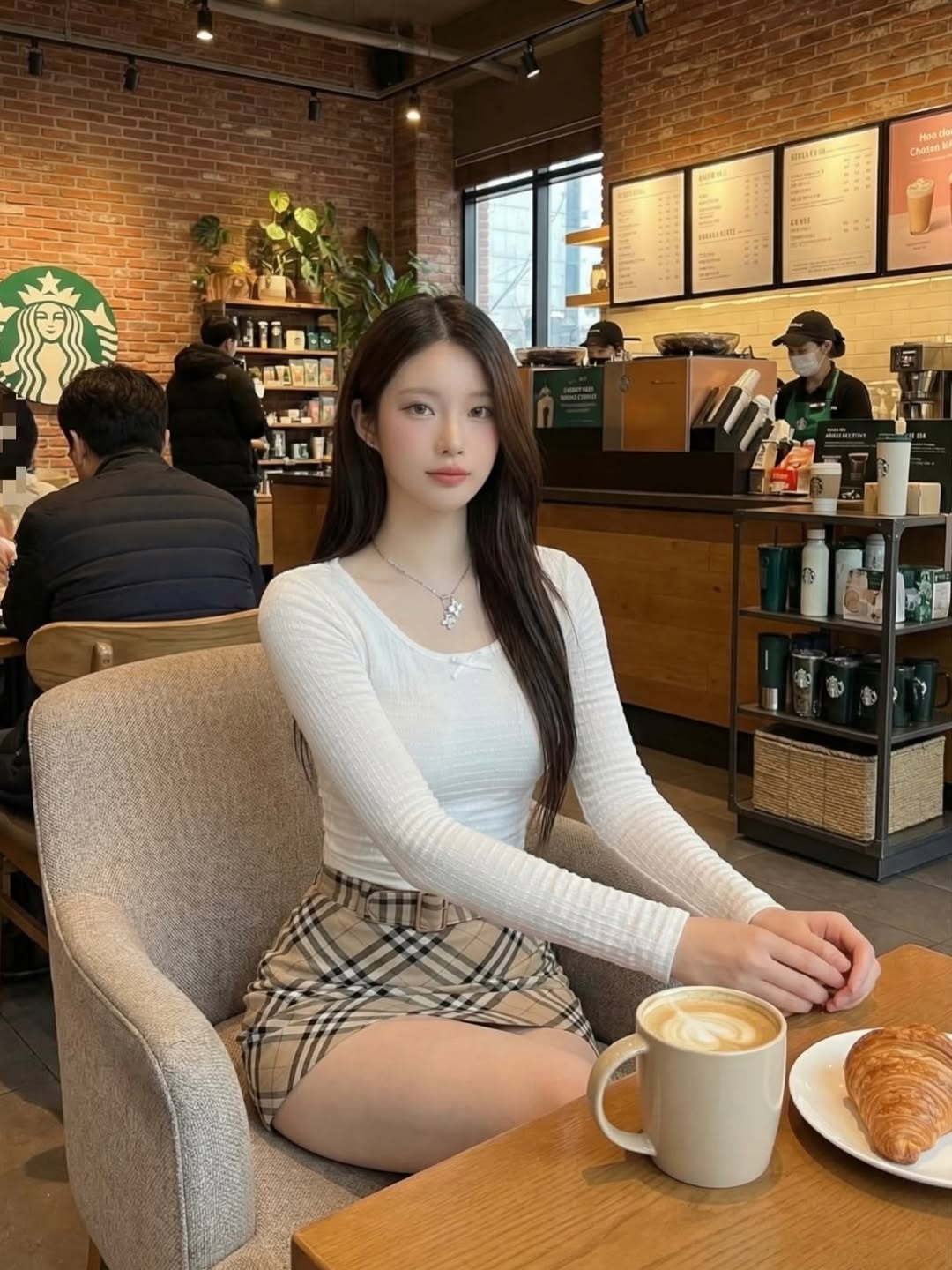 星巴克午后时光，白色针织衫配格纹裙穿出温柔初恋感