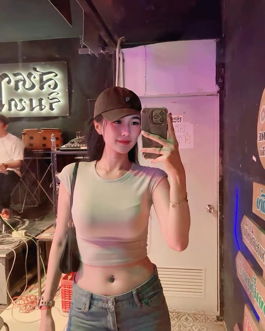 霓虹夜里的甜酷辣妹风