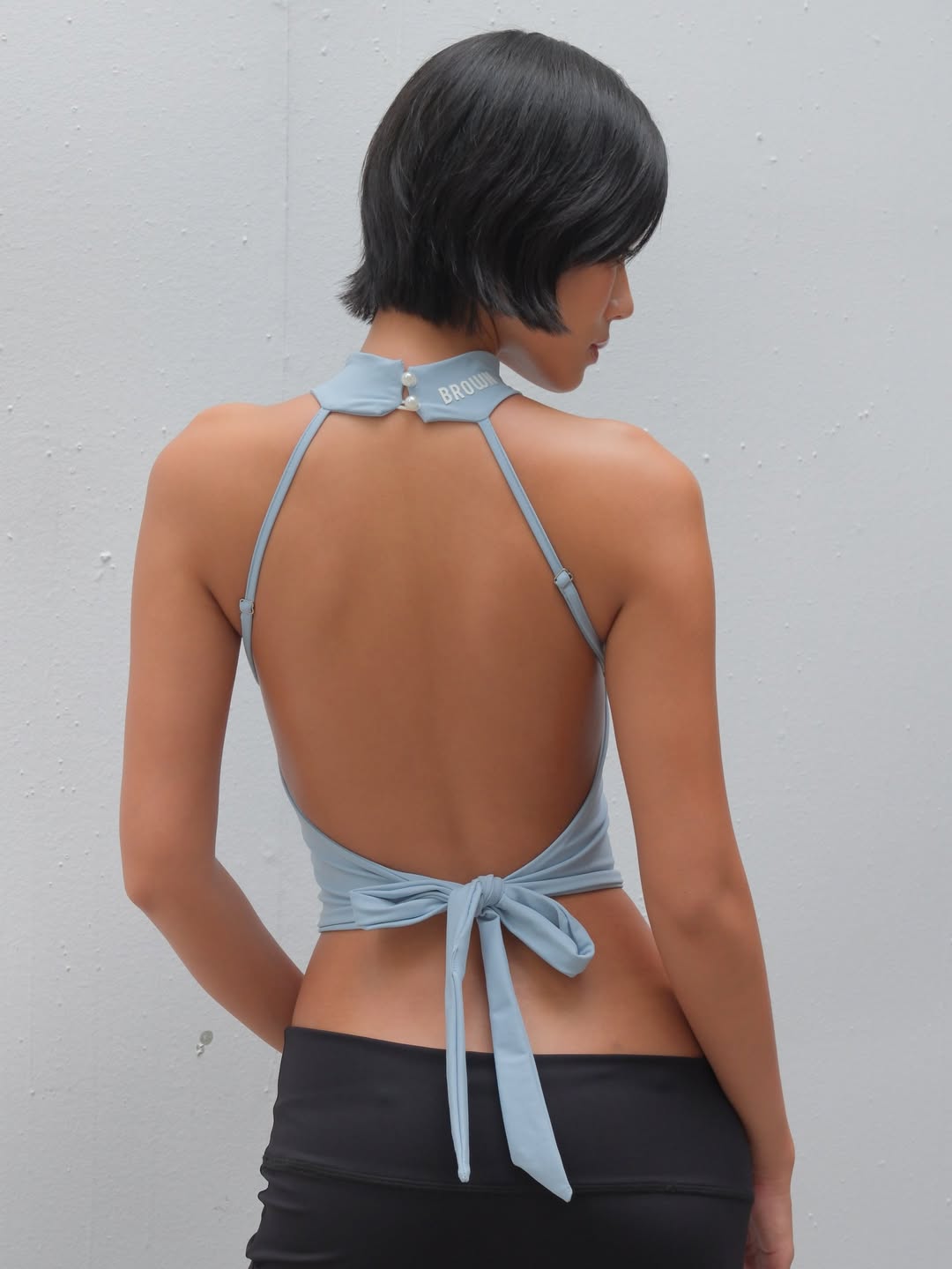 露背杀！雾霾蓝绑带背心太绝了