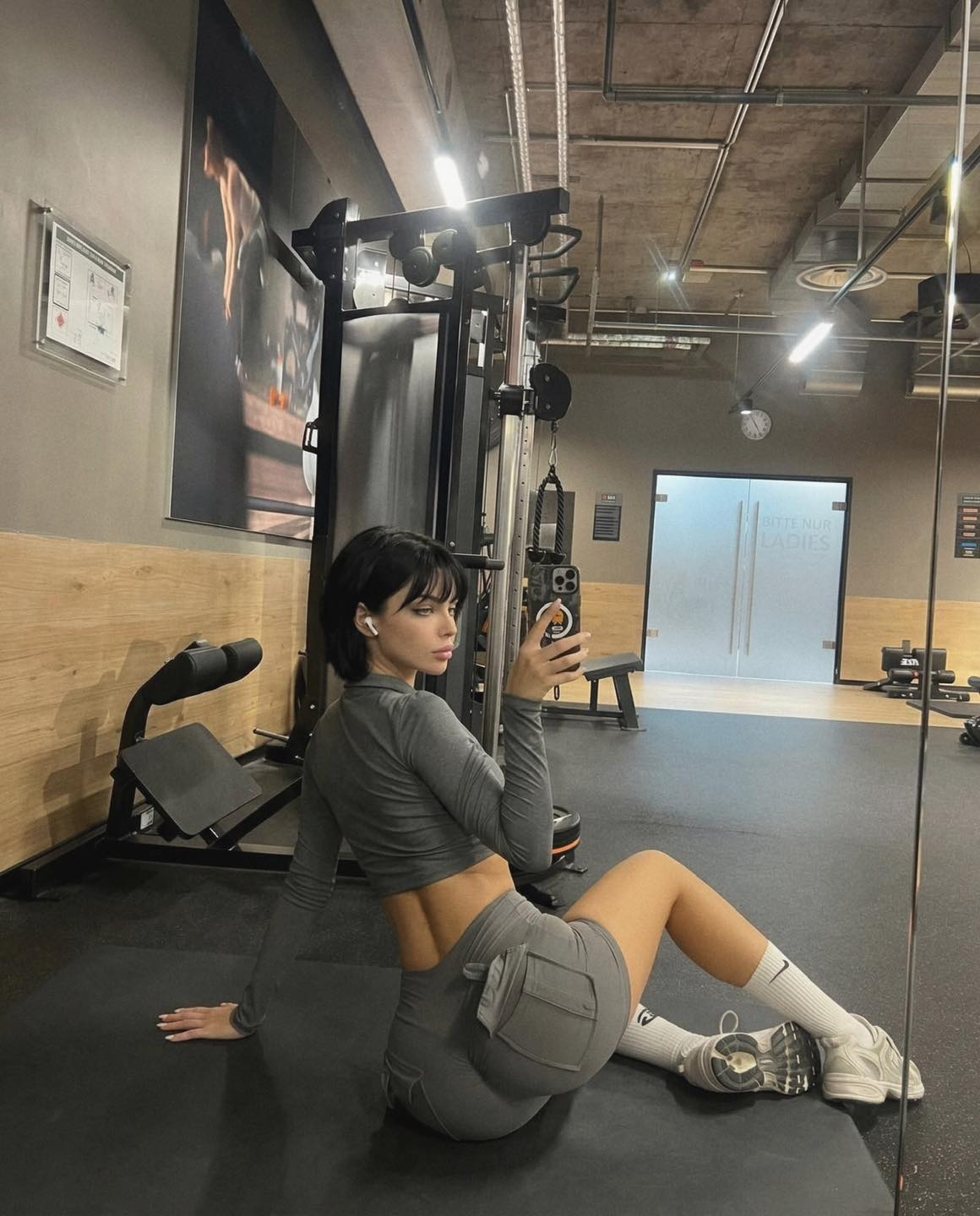 时尚穿搭街拍Look，女人味绝了！