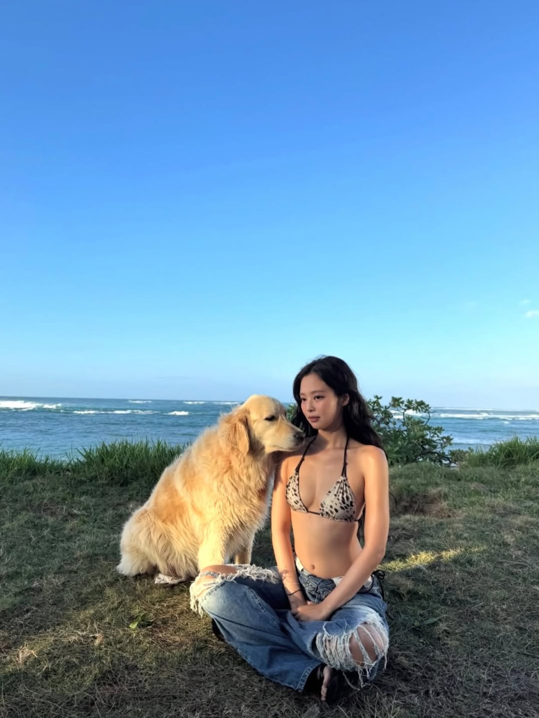 浅蓝裤街拍Look，女人味绝了！