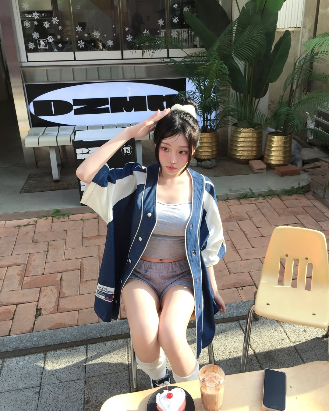 甜酷双修！棒球外套遇上芭蕾粉