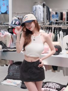 这身材必须给满分！时尚穿搭太上头了-街拍look