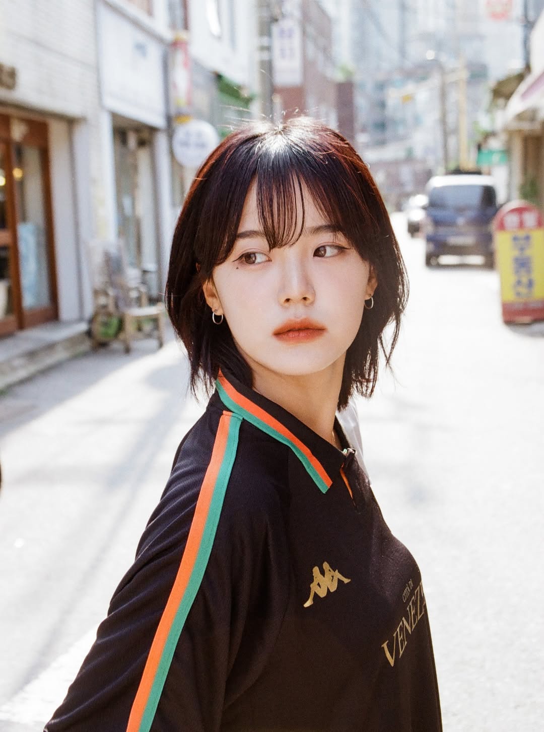 黑色意甲威尼斯球衣街拍：酷飒复古的Blockette运动风