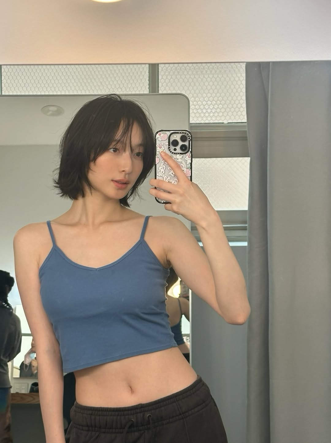 绝了！裤街拍，这身材我馋了……