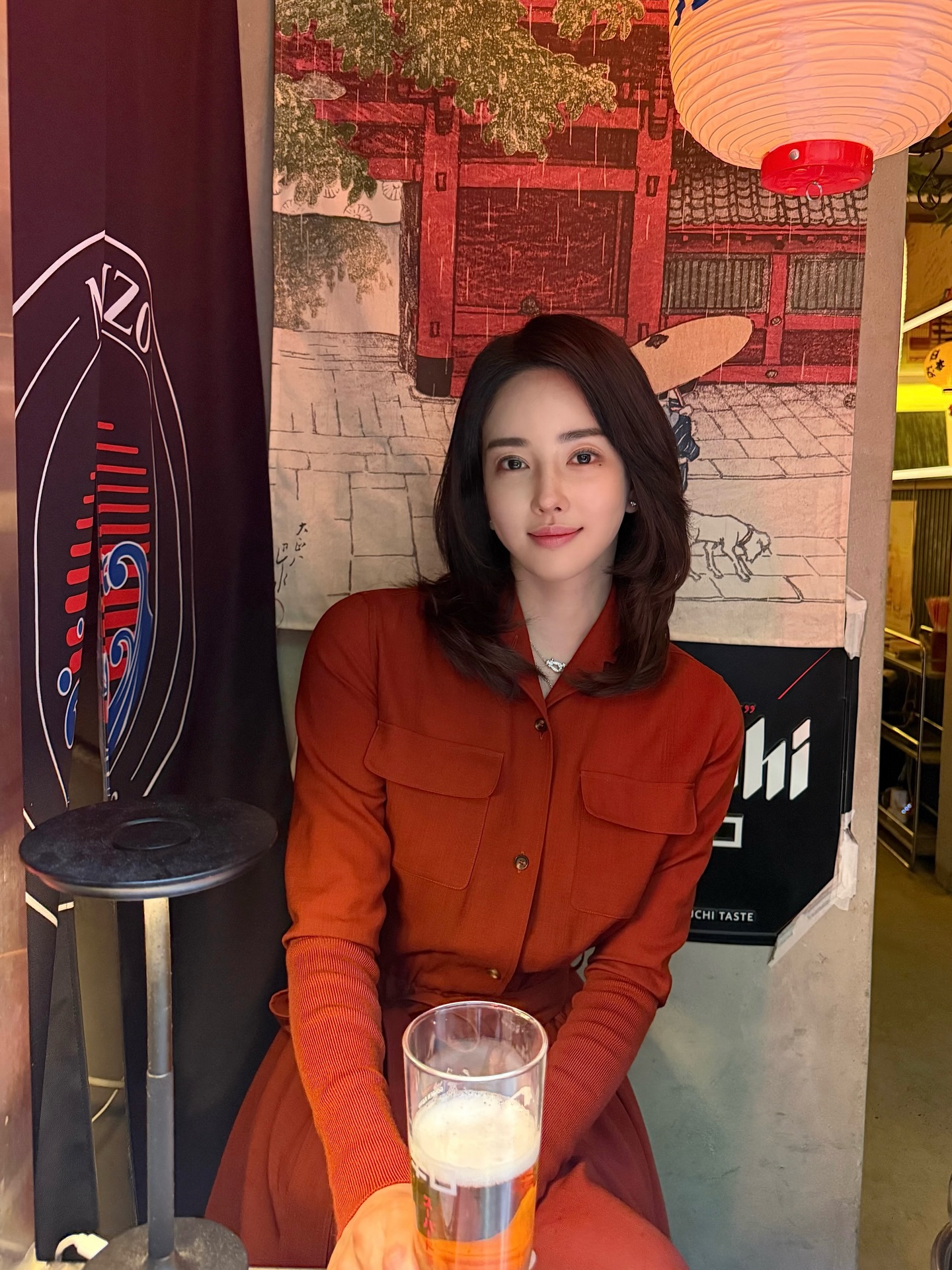 焦糖色工装风衬衫连衣裙的秋日氛围感-街拍look