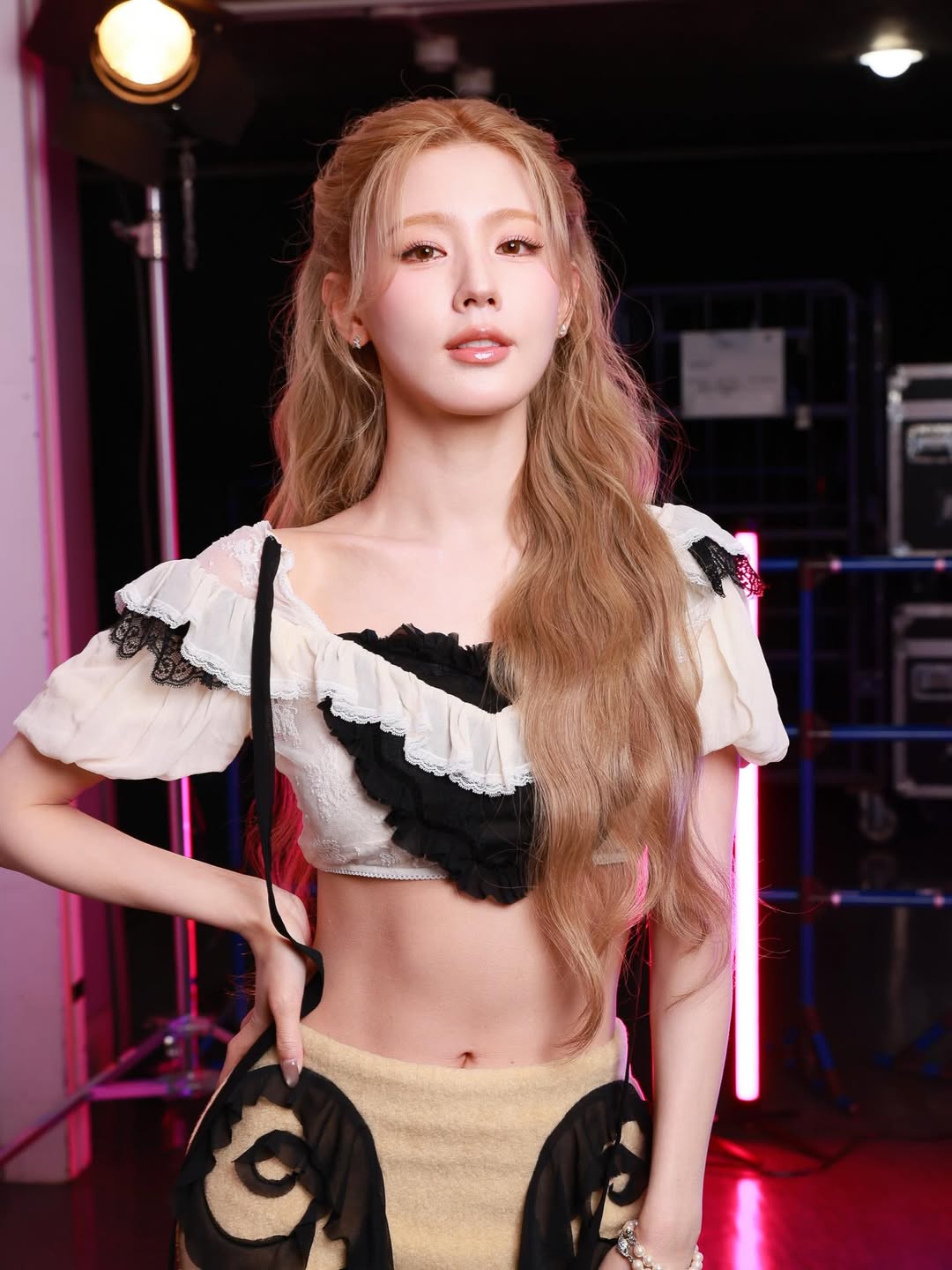 绝了！时尚穿搭，这身材我馋了……-街拍look