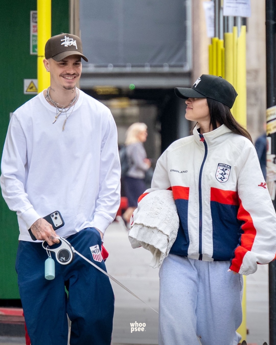 🔥 美式街头复古运动教科书 | 复古英格兰队外套+白蓝简约配色，情侣街头漫步风，这套必须封神！