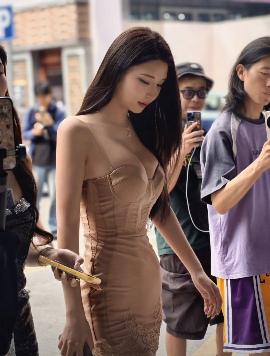 裸色胸衣裙，把优雅穿成第二层肌肤