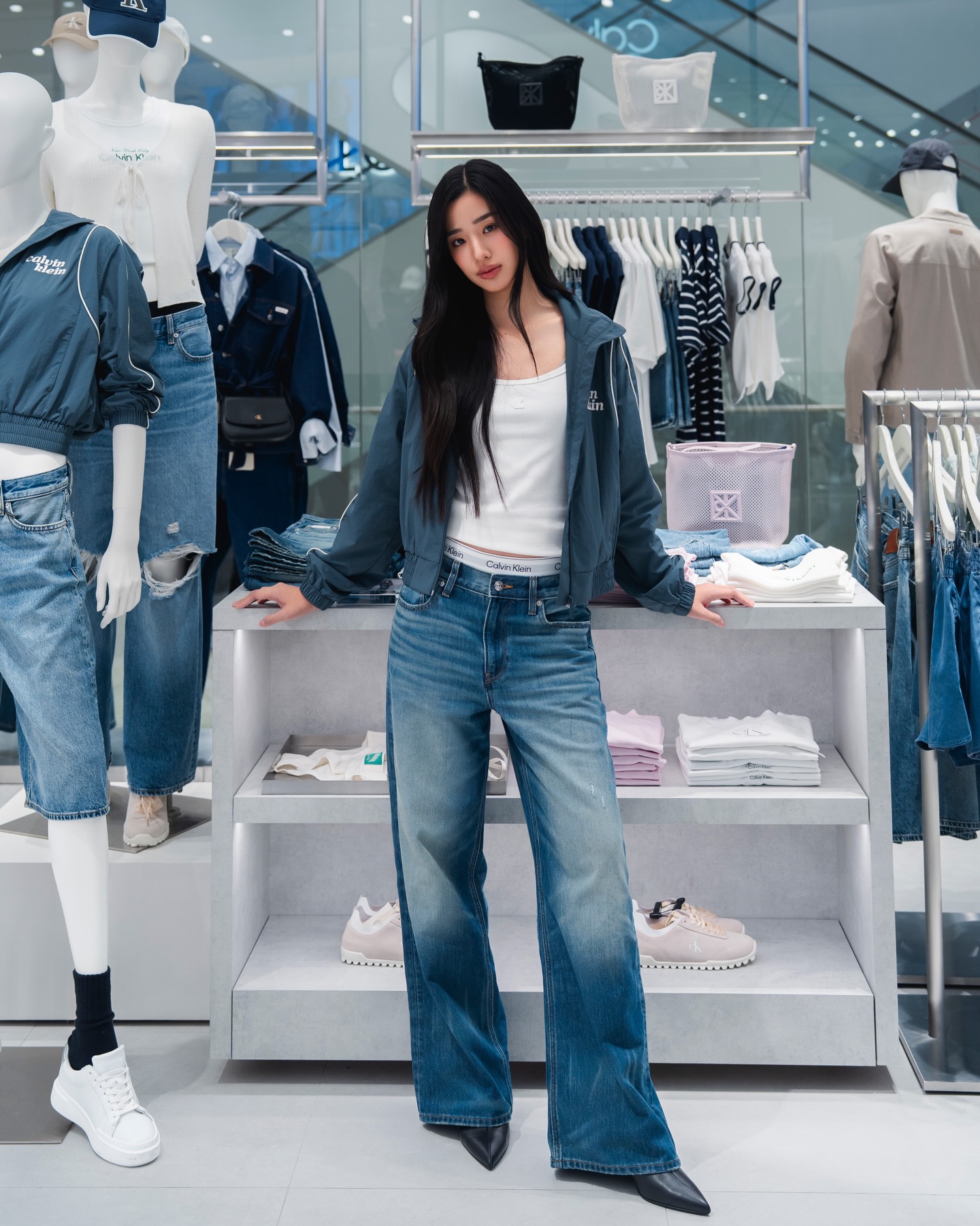 Calvin Klein 深蓝外套+牛仔阔腿裤 Tontawan 美式休闲