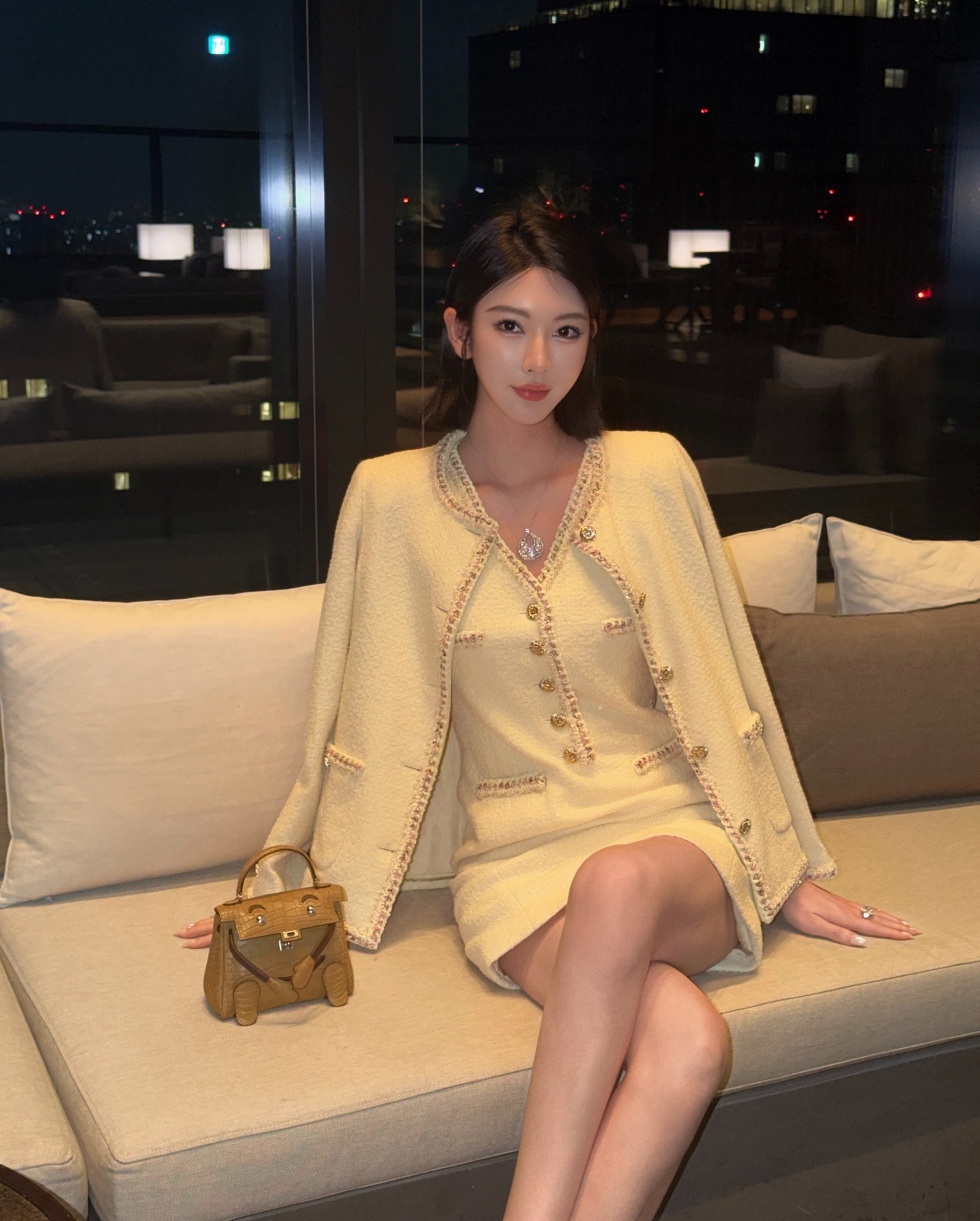 白色粗花呢套装+Teresa Kong 名媛老钱风-街拍look