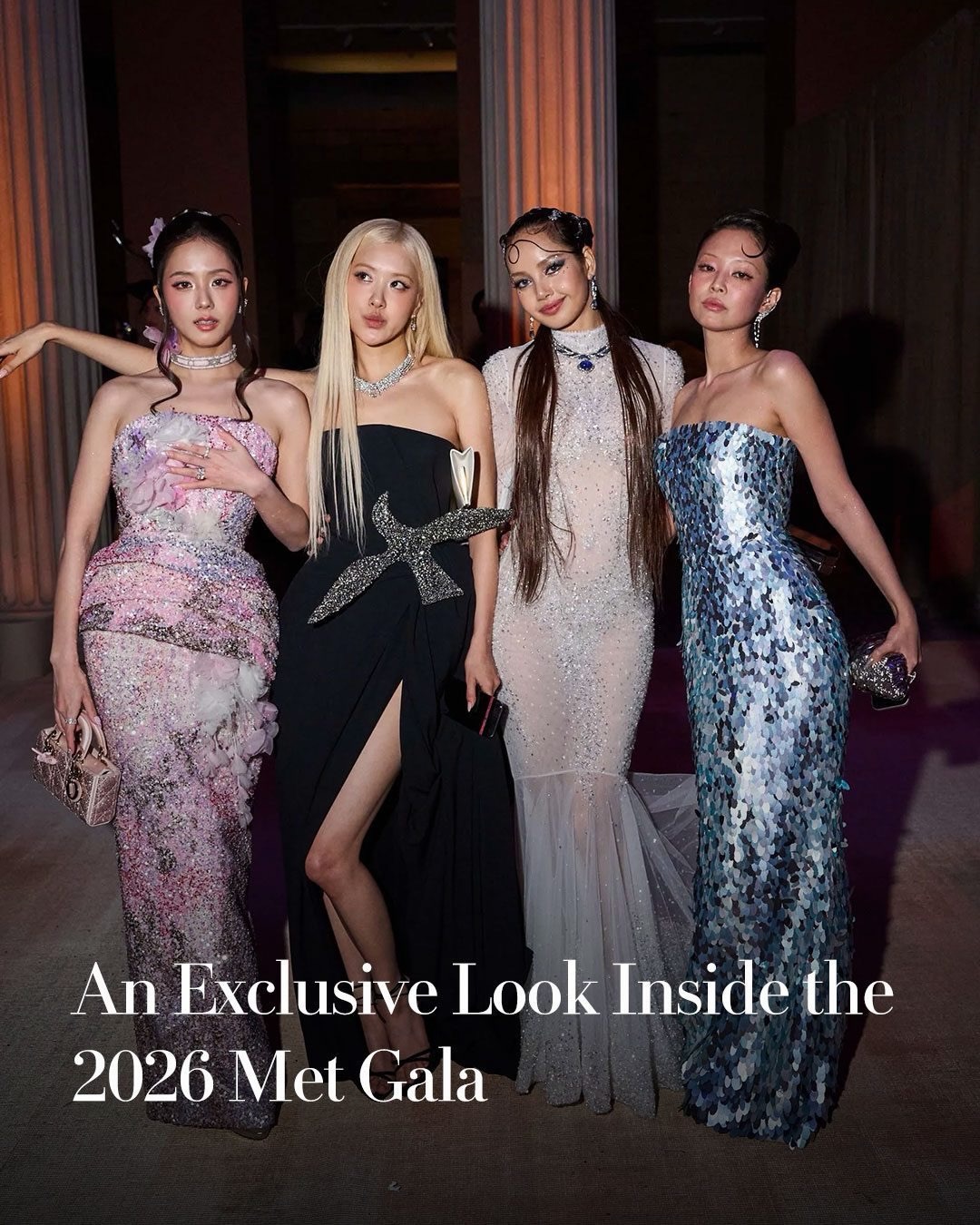 BLACKPINK 全员亮相 2026 Met Gala：Jisoo 粉花裙 / Rosé 丝绒蝴蝶结 / Lisa 水晶纱 / Jennie 蓝鳞鱼尾裙
