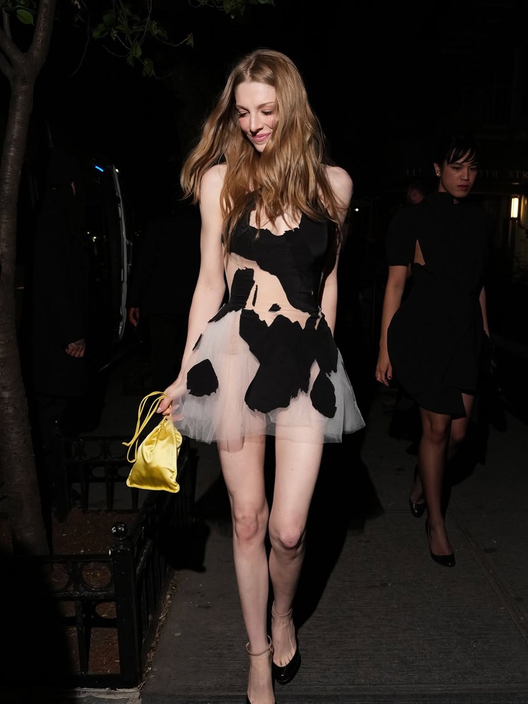 Amanda Seyfried黑白拼色抹胸迷你裙晚宴造型-街拍look