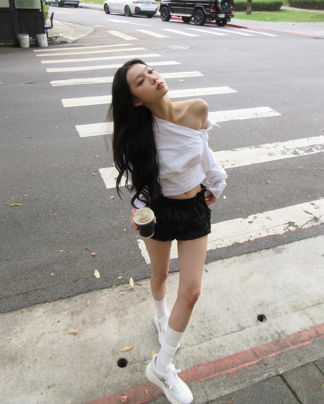 Ivyivy浅紫碎花吊带长裙配蕾丝边，田园仙女风温柔穿搭