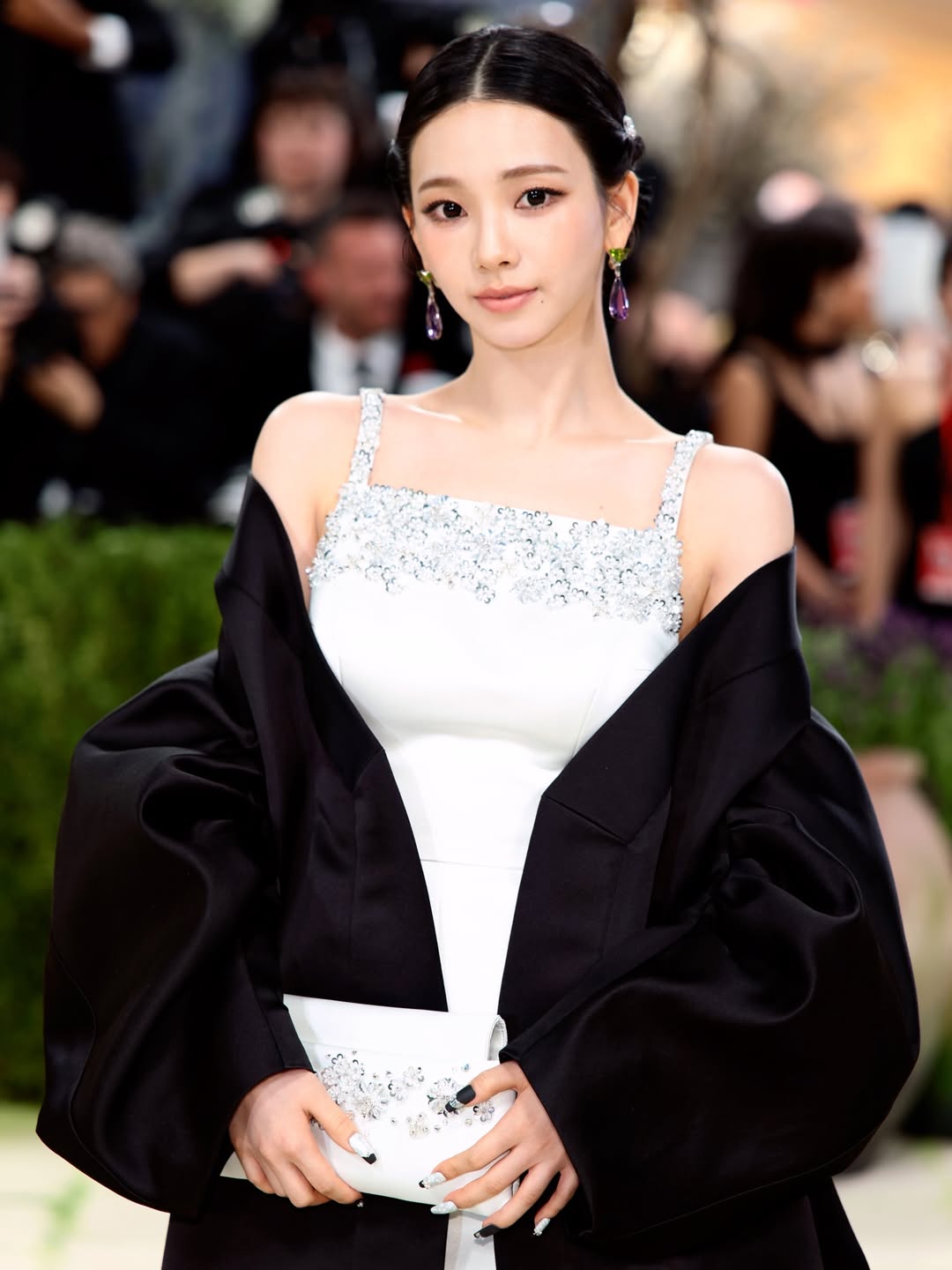 Billboard红毯巨星银色流苏礼服，2026 Met Gala闪耀全场造型-街拍look