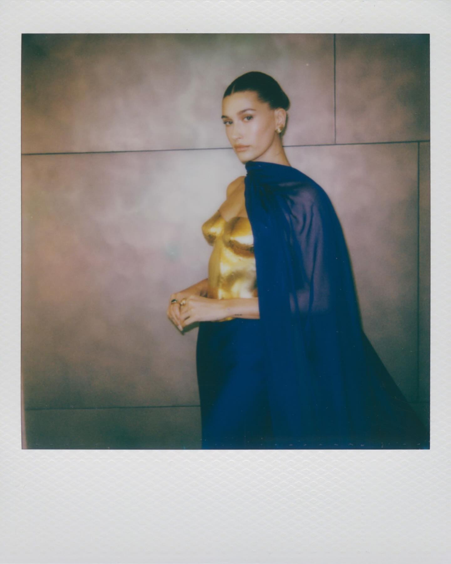 Hailey Bieber 简约高级风，超模日常穿搭-街拍look