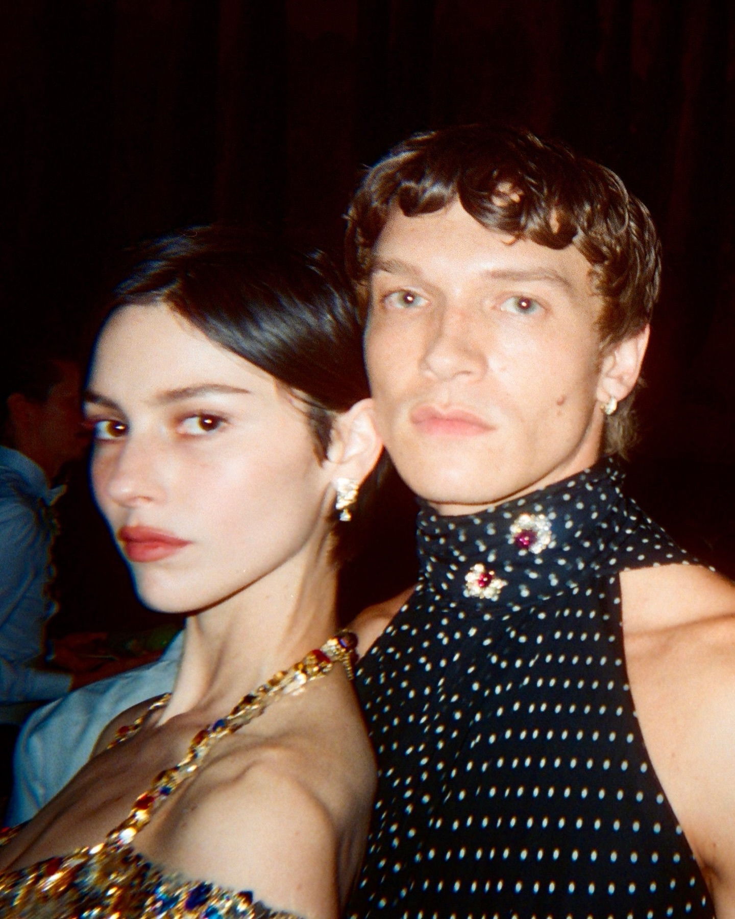 Vittoria Ceretti & Leon Dame 金色刺绣礼服与波点造型香奈儿派对-街拍look