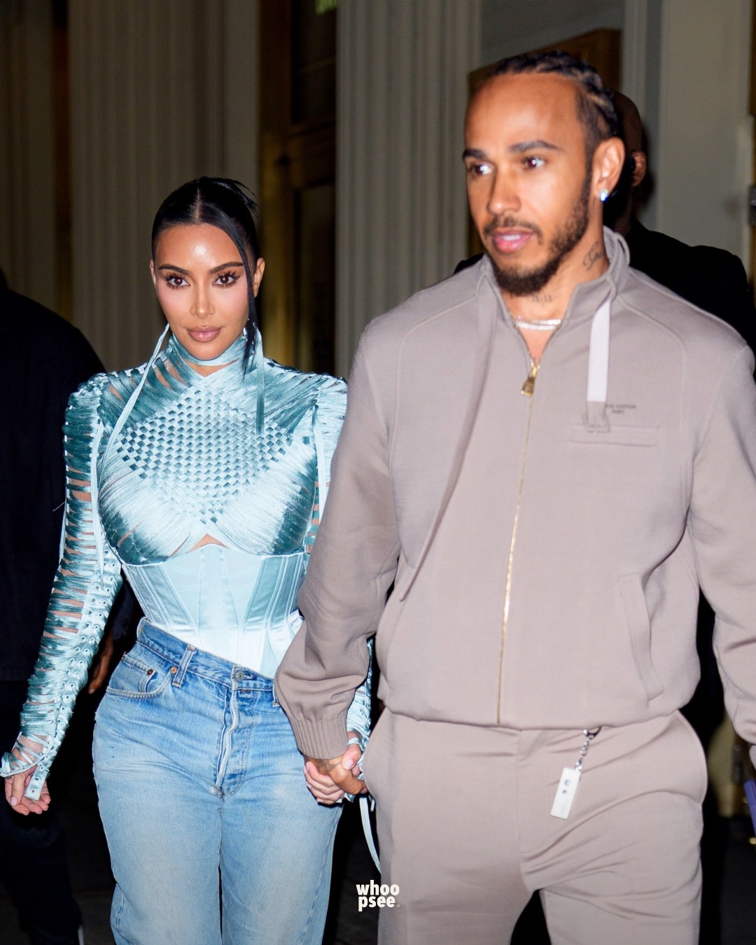 Kim Kardashian & Lewis Hamilton 蓝绿渐变透视装与休闲造型