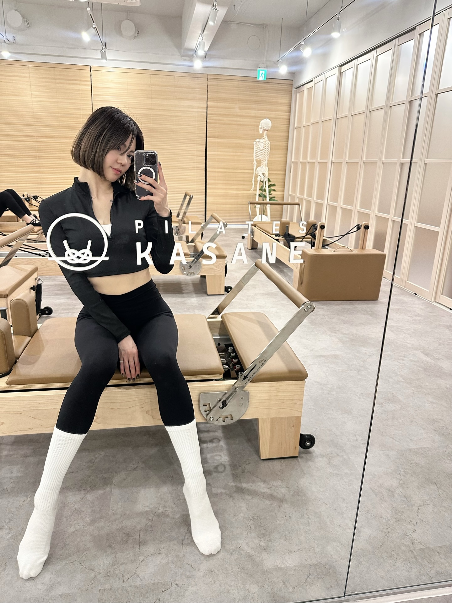 im__krazy黑色健身连帽外套配瑜伽紧身裤，普拉提运动穿搭