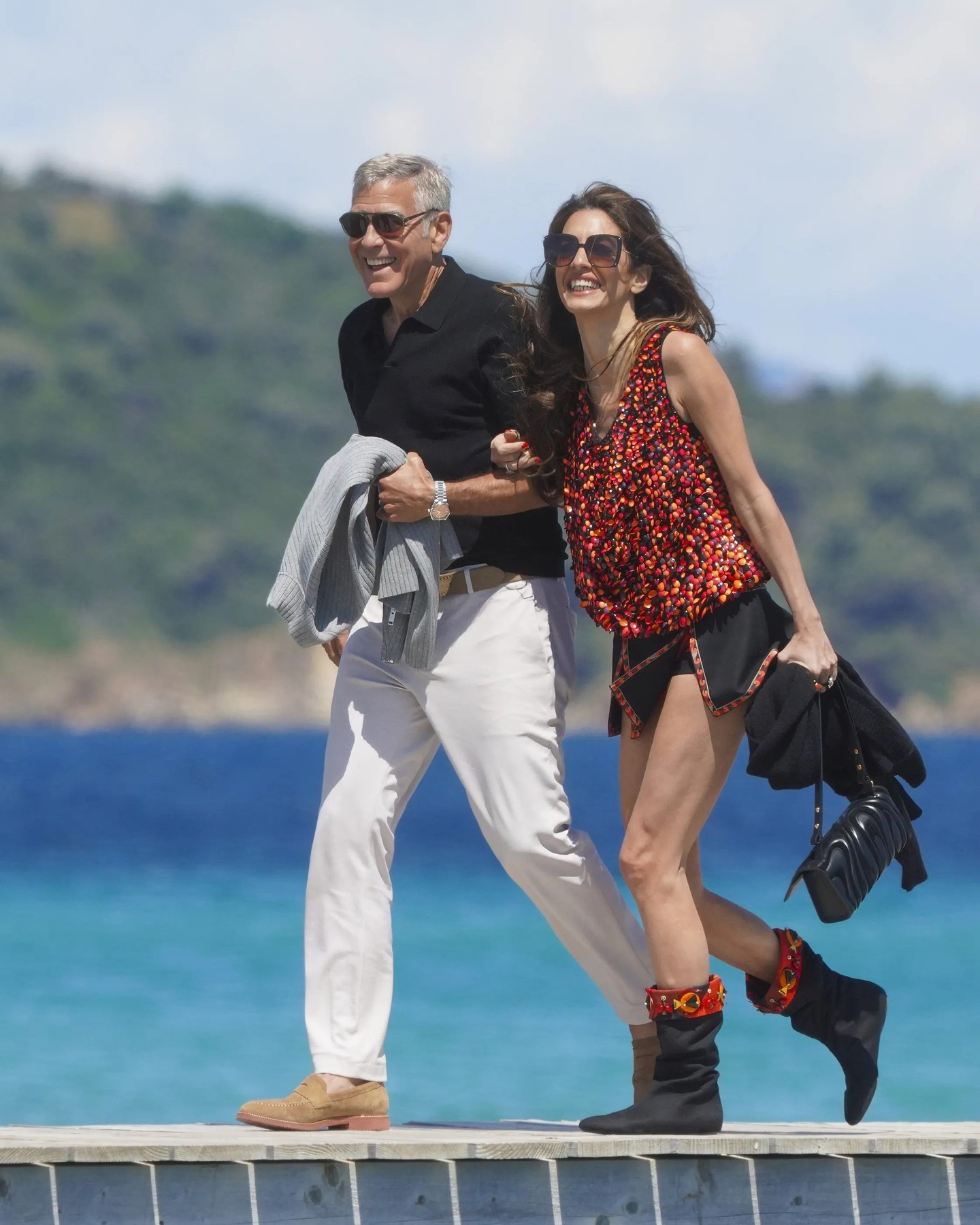 George和Amal Clooney夏日码头度假穿搭，名流情侣风格