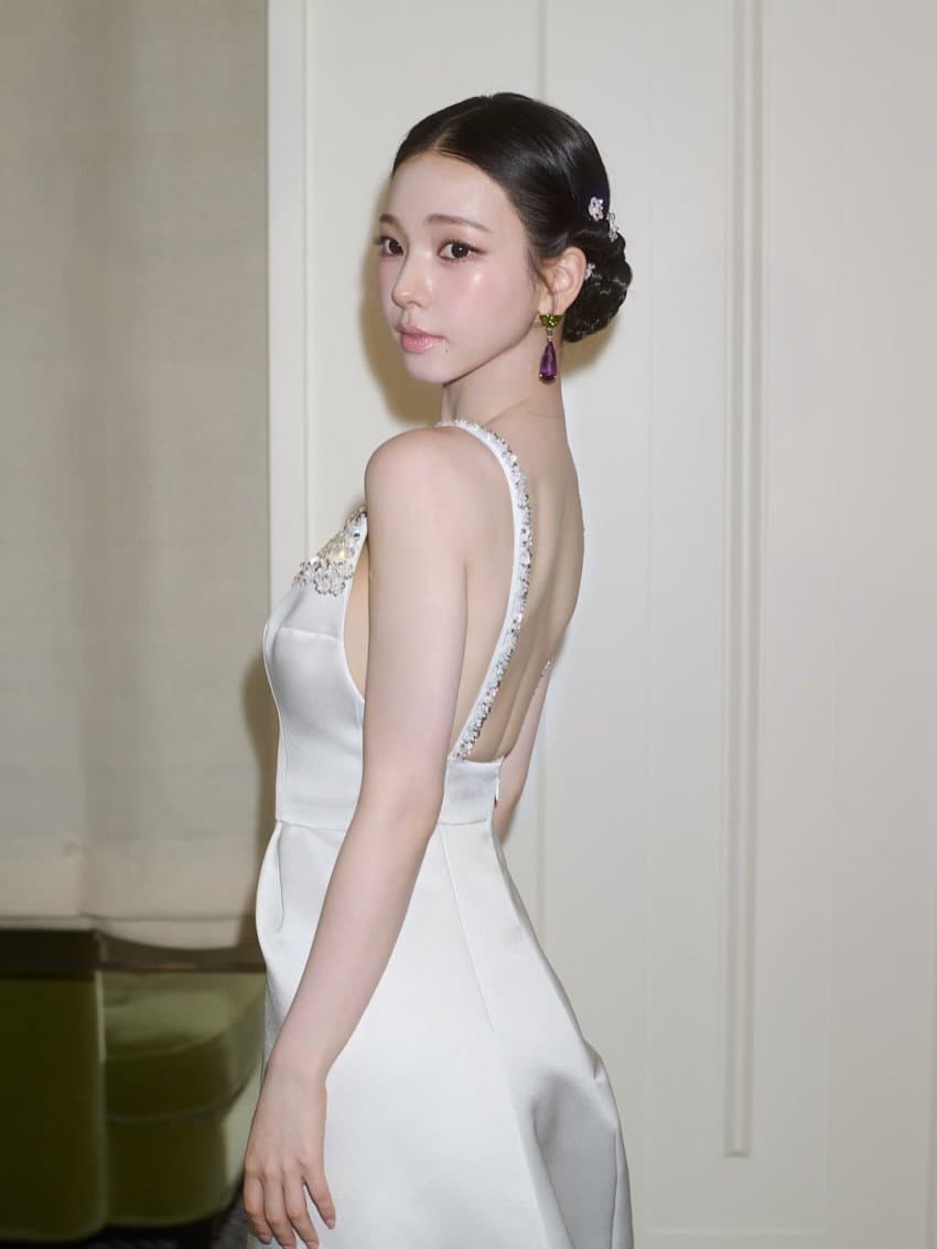 YoonSeoha白色露背水晶长裙红毯高定风