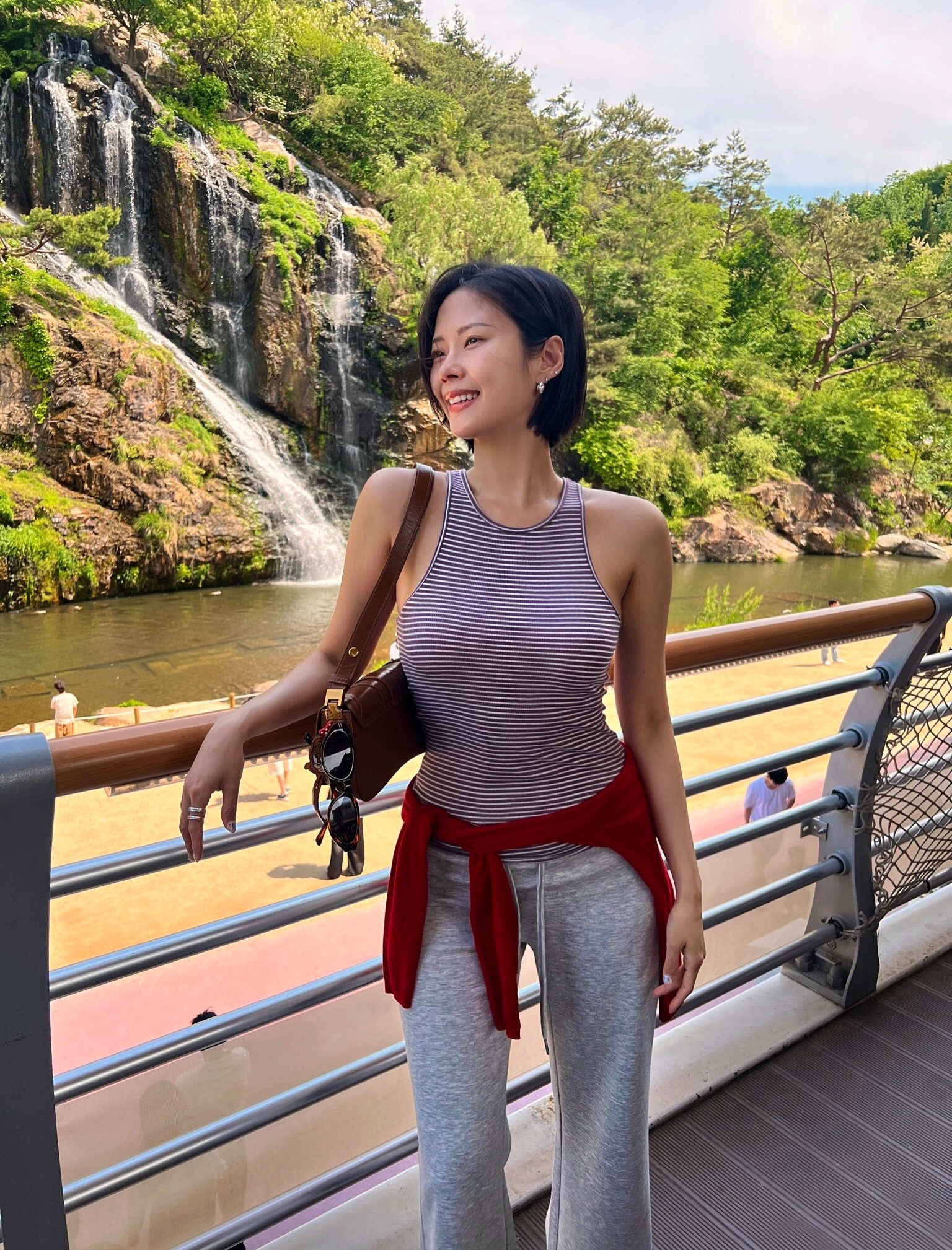 lovelyjoohee韩系温柔连衣裙穿搭，约会甜美风