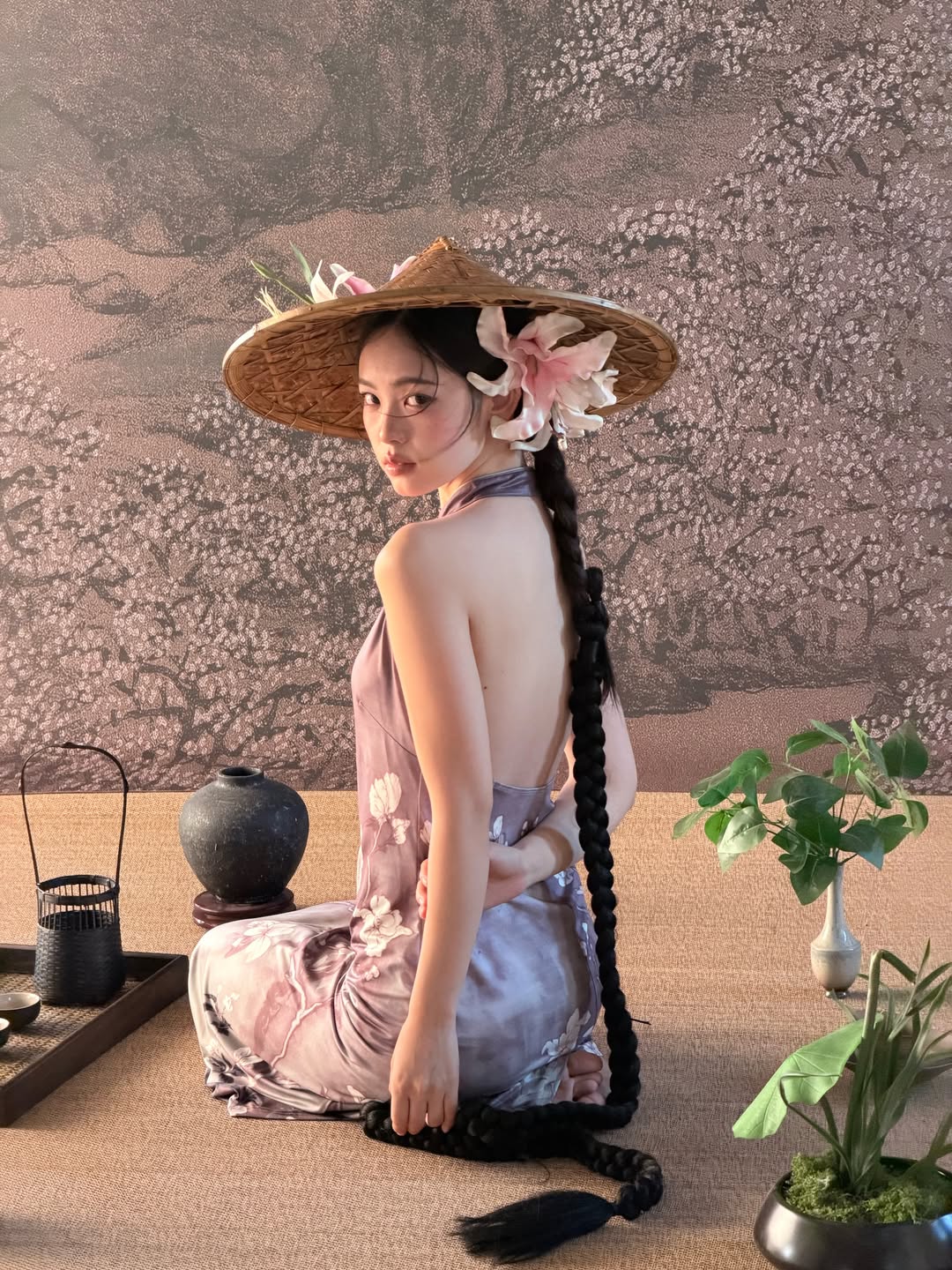DQPStudio藕荷色挂脖改良旗袍配斗笠新中式