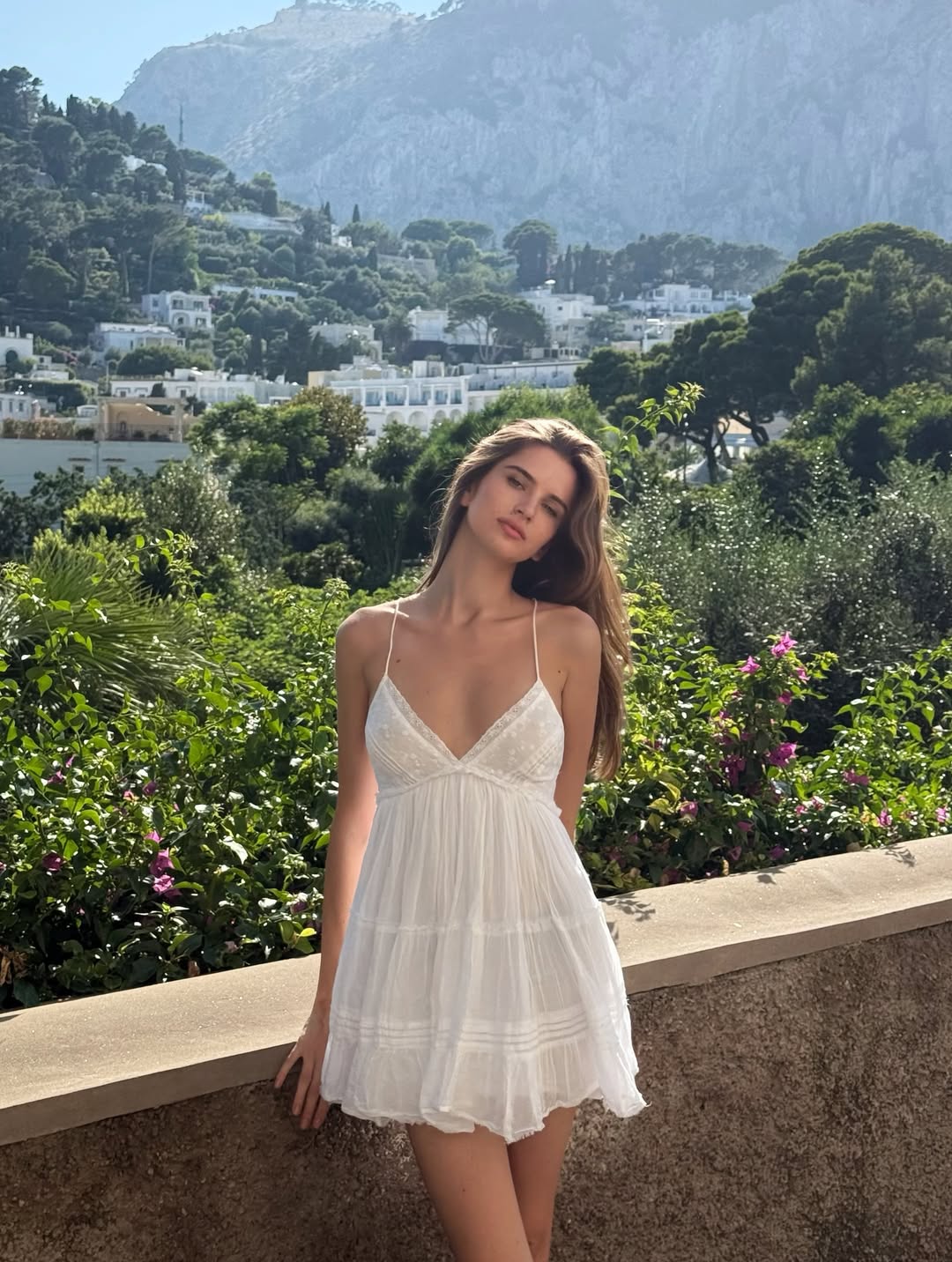 Zlata Bill白色深V蕾丝吊带长裙，法式度假风纯欲浪漫穿搭