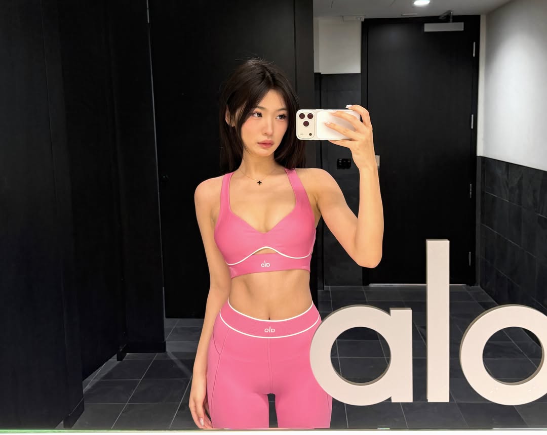 玫粉色alo运动套装，juliama健身辣妹风