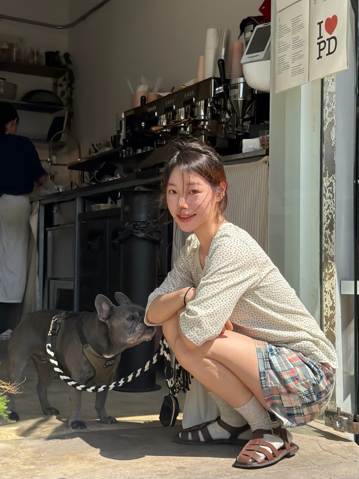 米白碎花V领宽松衬衫配格纹百褶短裙，ozoolee韩系清新田园风-街拍look