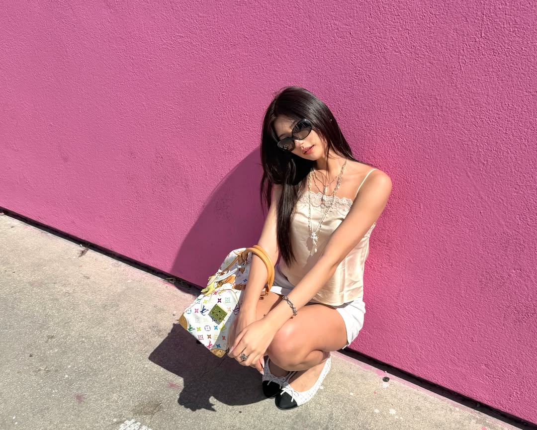 香槟色蕾丝吊带辣妹街拍穿搭