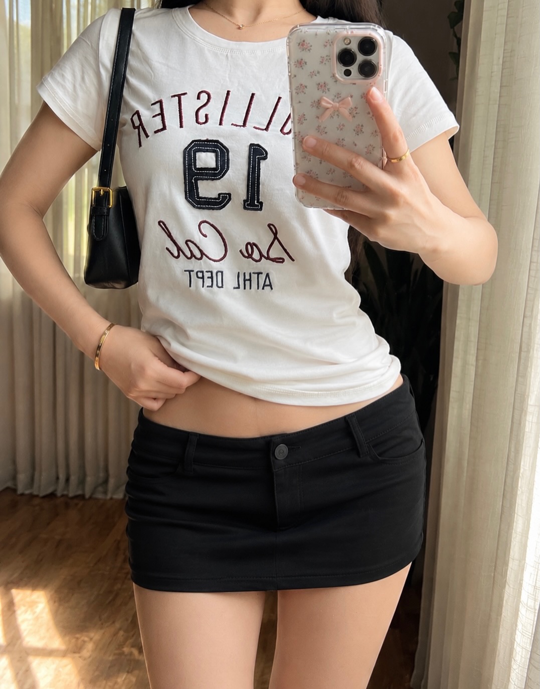 peonnie.closet白色蕾丝边缎面上衣配短裙，优雅甜美约会风